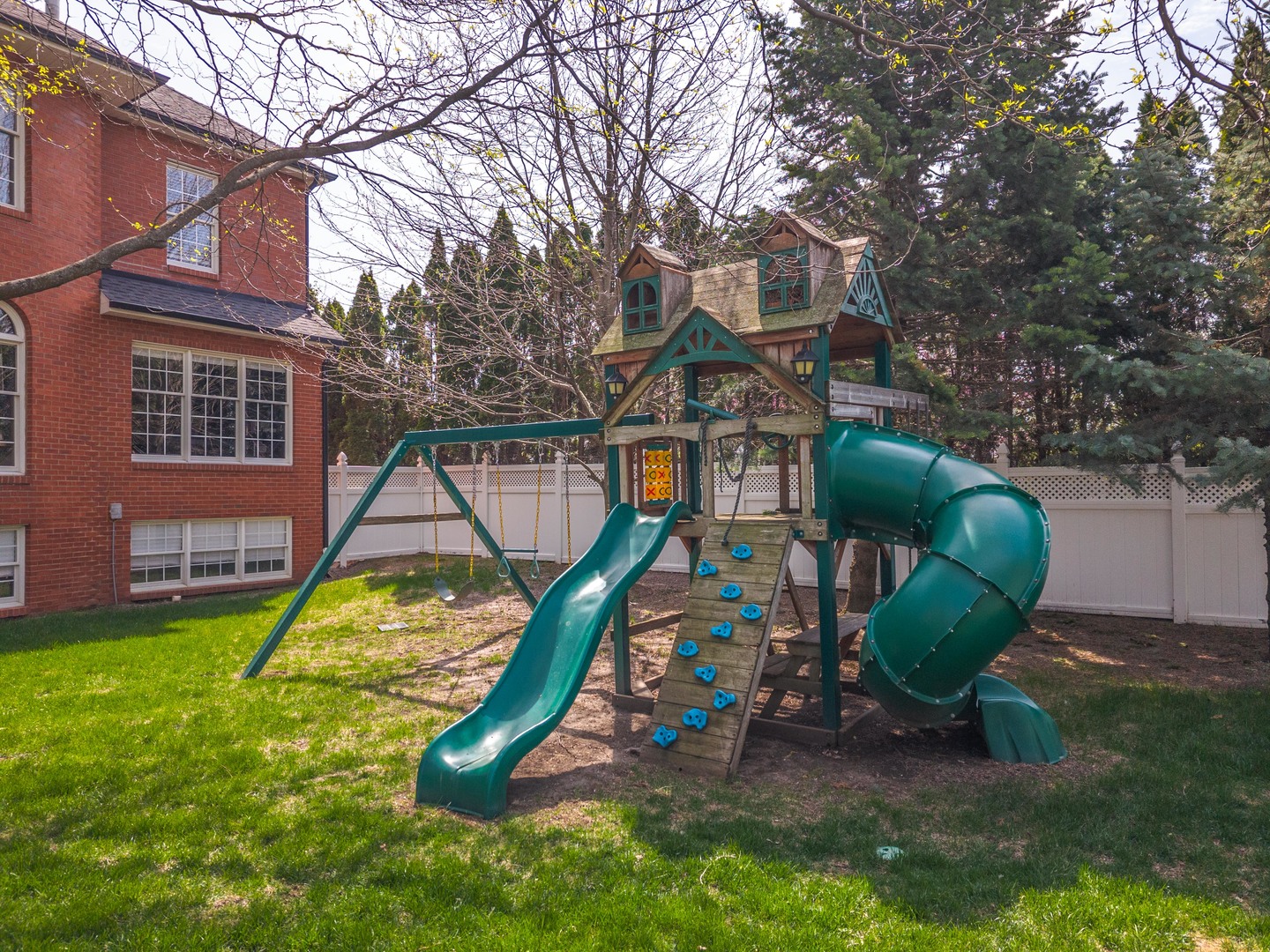 33 Derby Way, Bloomington, IL 61704