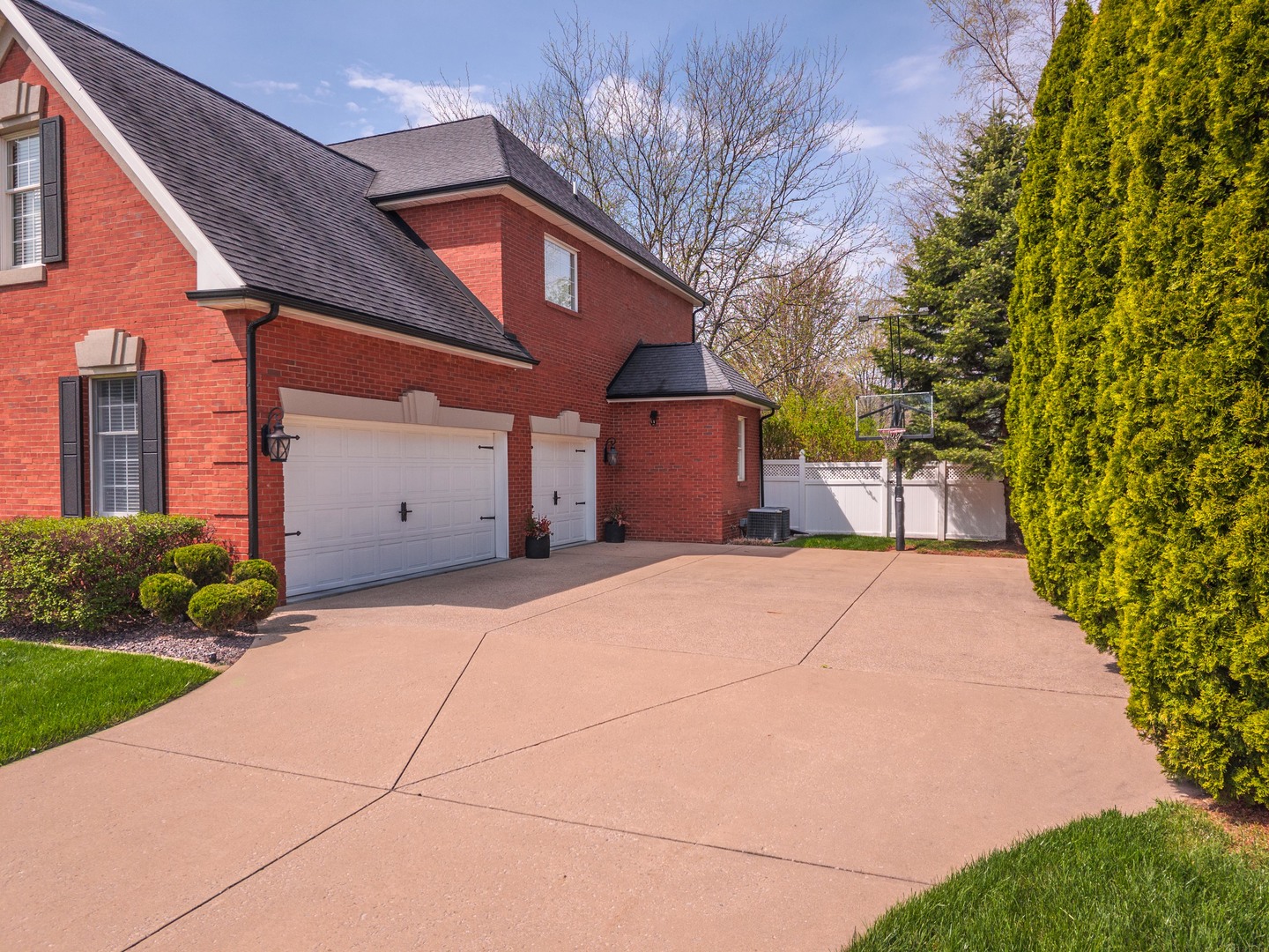 33 Derby Way, Bloomington, IL 61704