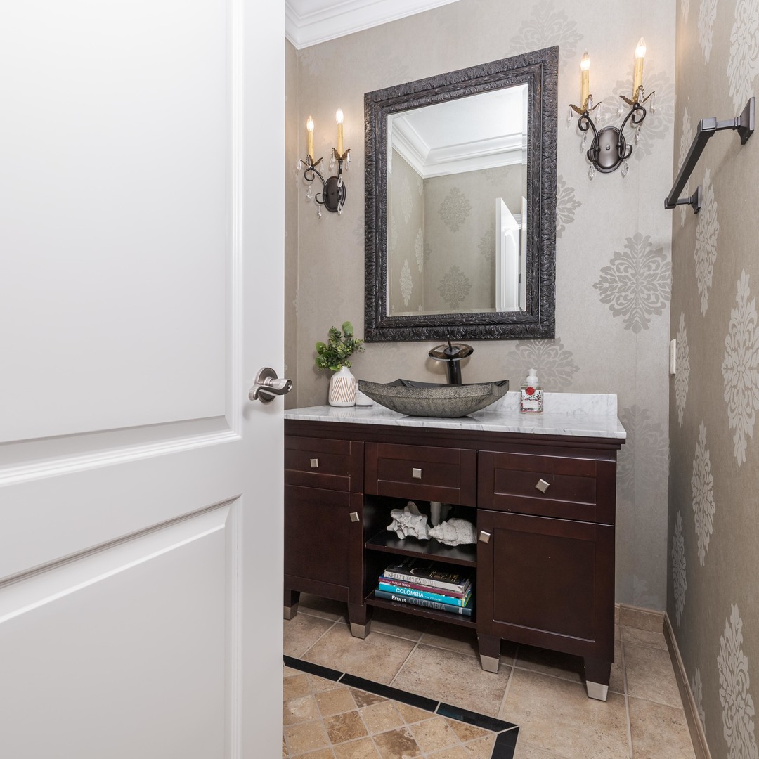 33 Derby Way, Bloomington, IL 61704