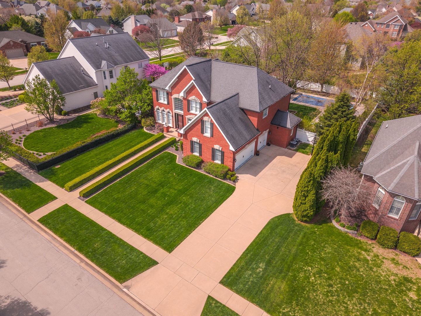 33 Derby Way, Bloomington, IL 61704