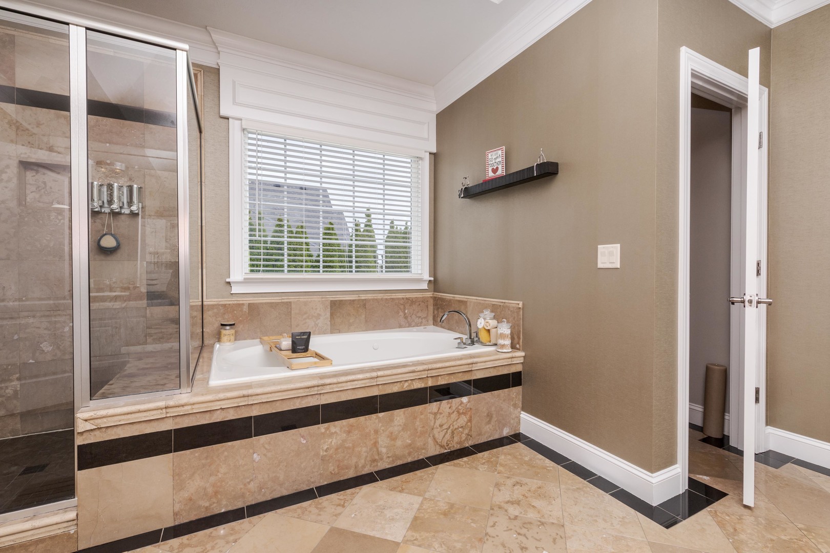 33 Derby Way, Bloomington, IL 61704