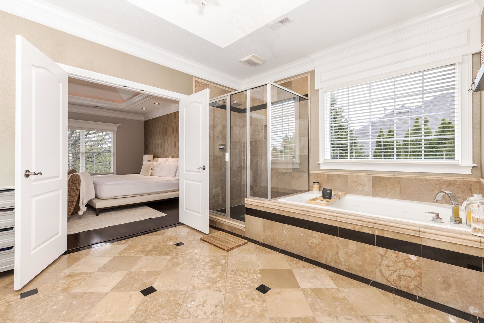 33 Derby Way, Bloomington, IL 61704