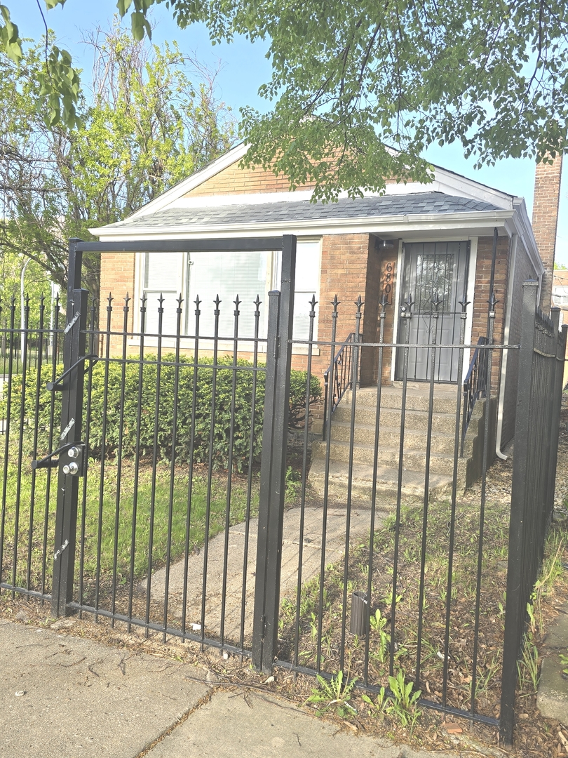 6801 S Hermitage Avenue, Chicago, IL 60636