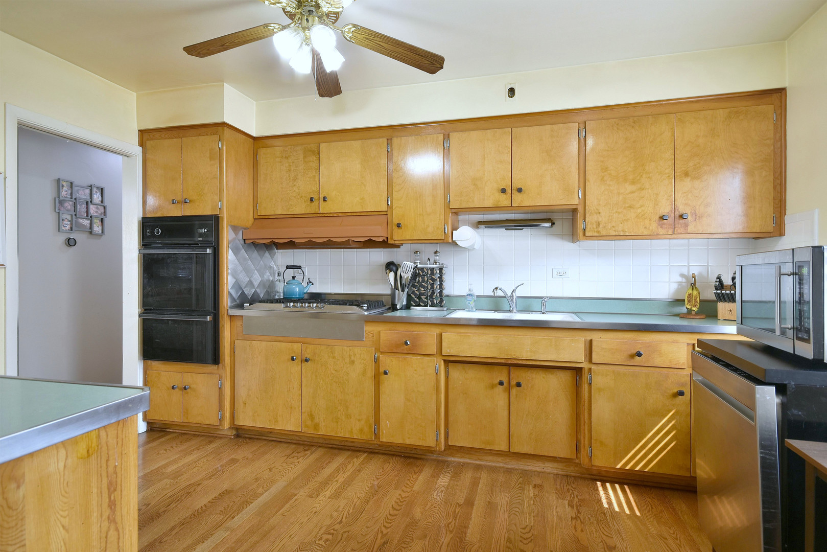 7309 N Ottawa Avenue, Chicago, IL 60631