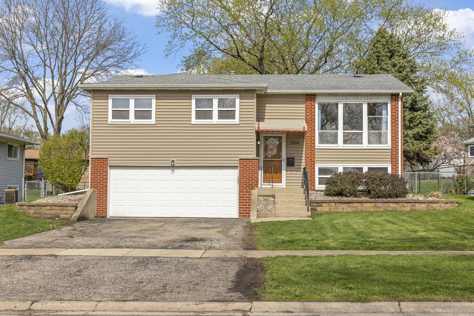 2308 Crabtree Avenue, Woodridge, IL 60517