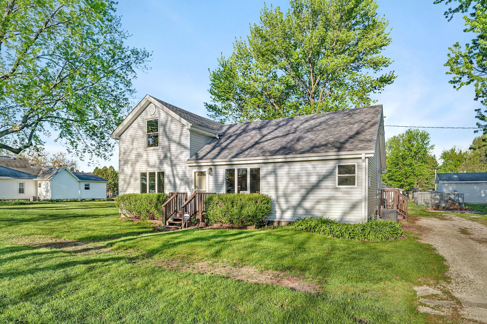 303 S Jackson Street, Gardner, IL 60424