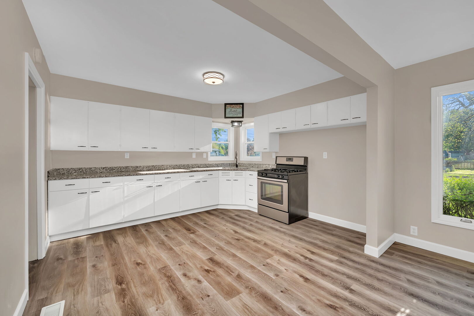 303 S Jackson Street, Gardner, IL 60424