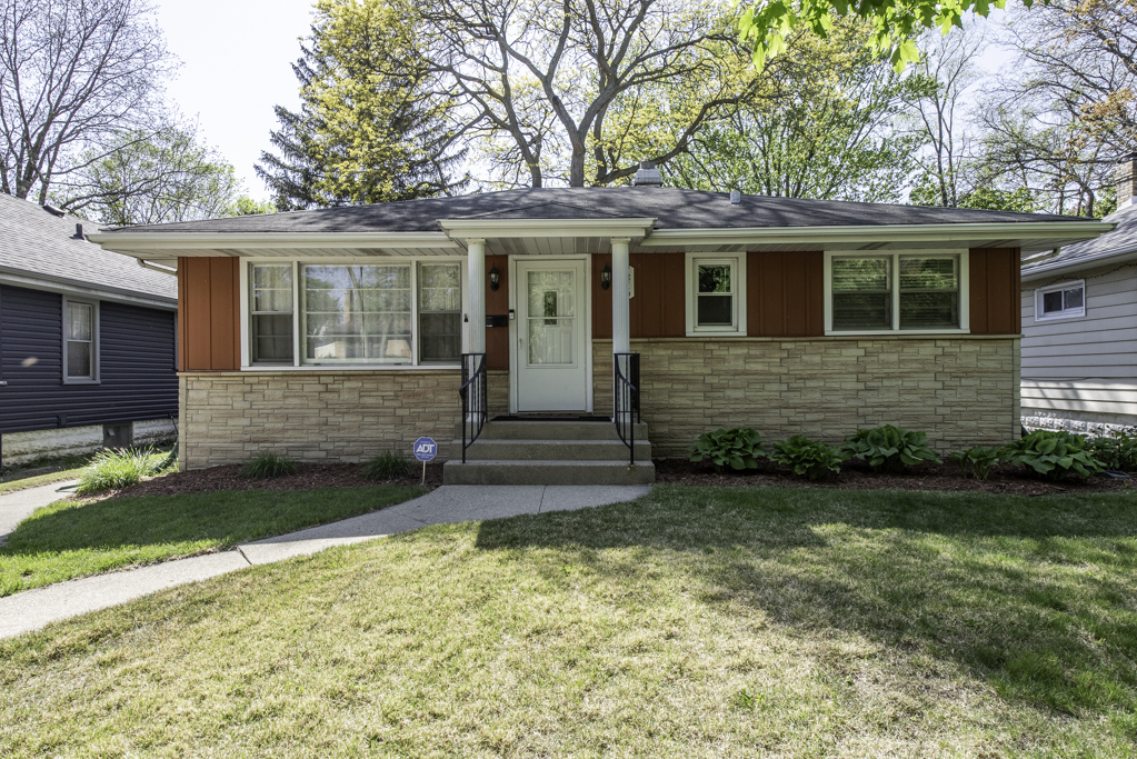 1316 N Ash Street, Waukegan, IL 60085