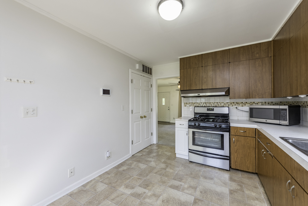 1316 N Ash Street, Waukegan, IL 60085