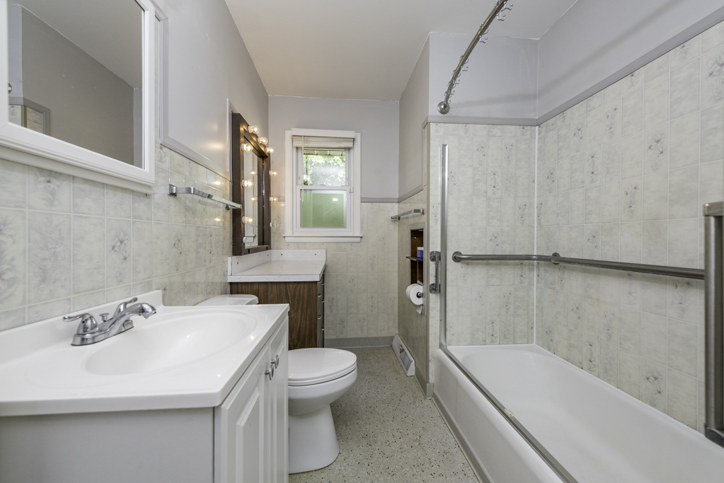 1316 N Ash Street, Waukegan, IL 60085
