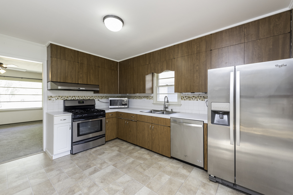 1316 N Ash Street, Waukegan, IL 60085