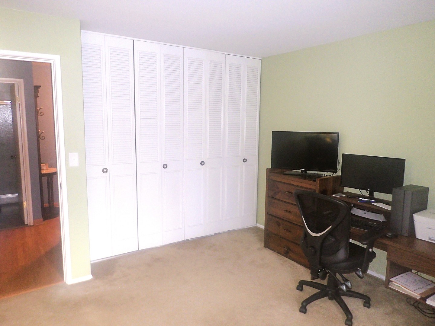 1127 S Old Wilke Road #101, Arlington Heights, IL 60005