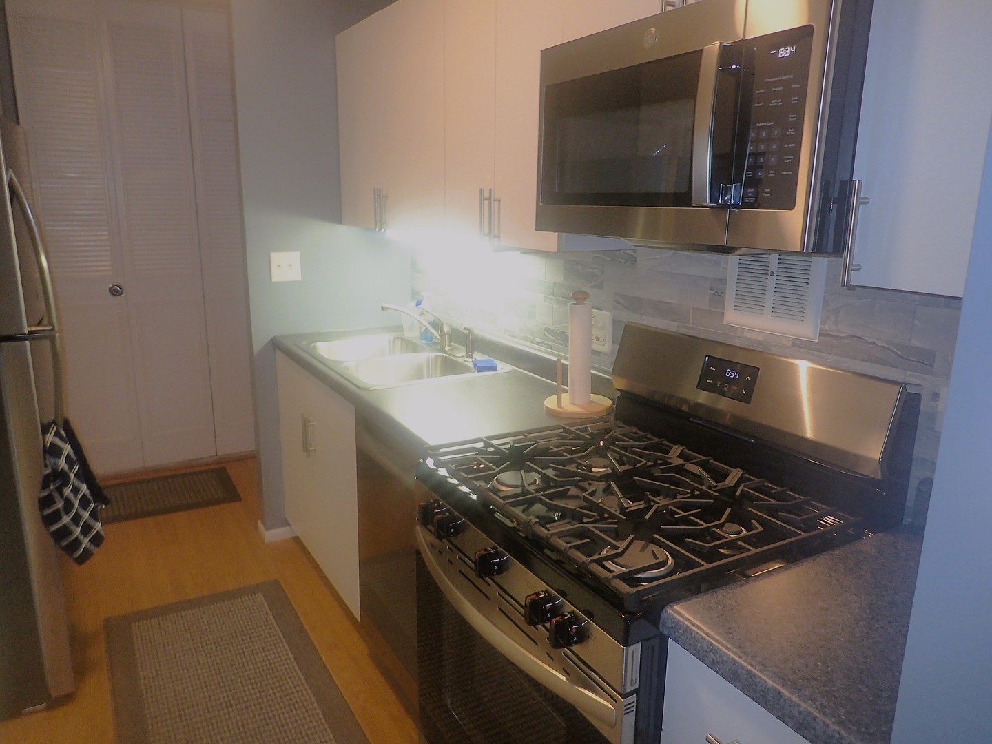 1127 S Old Wilke Road #101, Arlington Heights, IL 60005