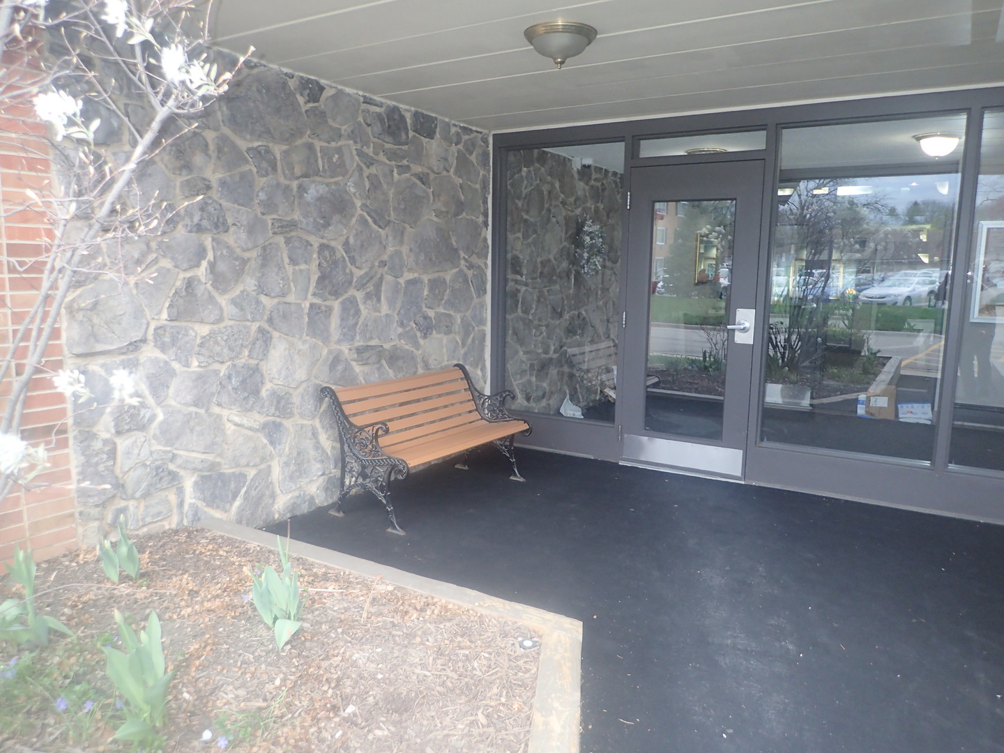 1127 S Old Wilke Road #101, Arlington Heights, IL 60005