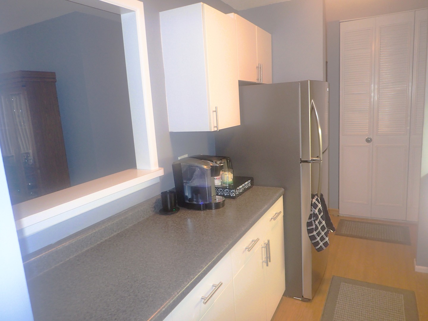 1127 S Old Wilke Road #101, Arlington Heights, IL 60005