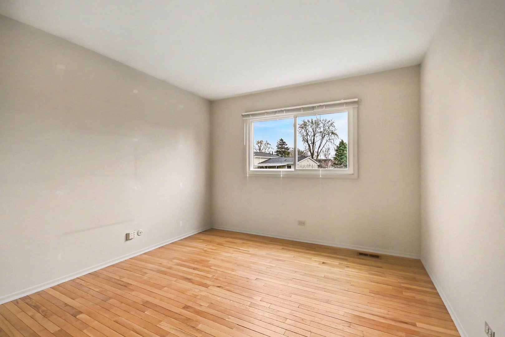 3941 Roslyn Road, Downers Grove, IL 60515