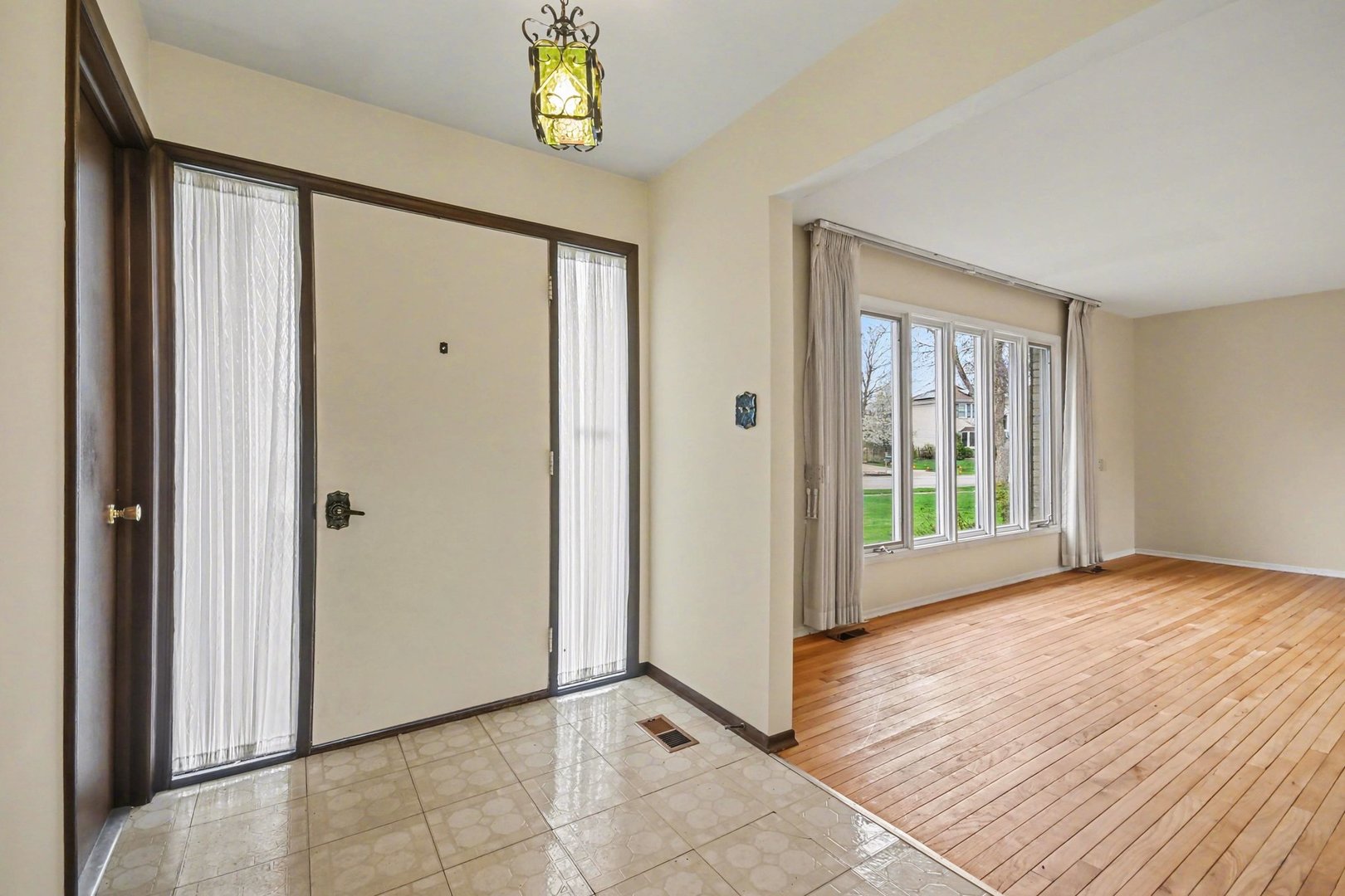 3941 Roslyn Road, Downers Grove, IL 60515