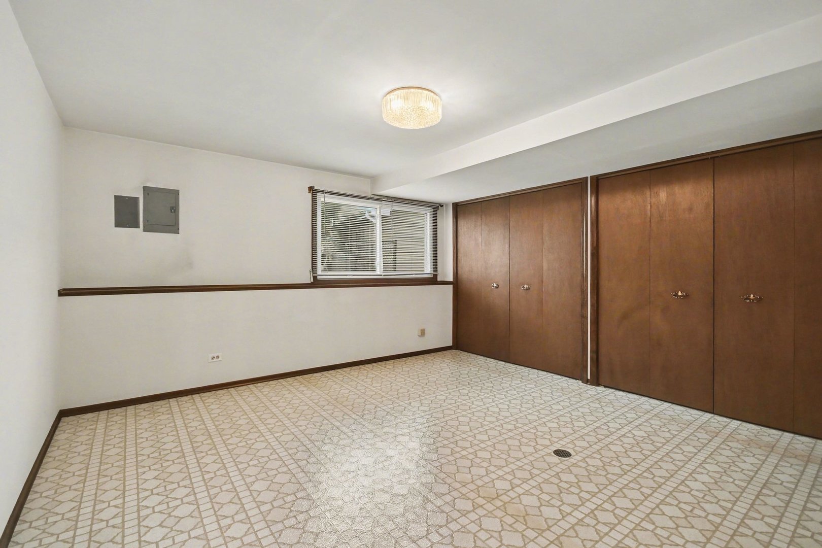 3941 Roslyn Road, Downers Grove, IL 60515