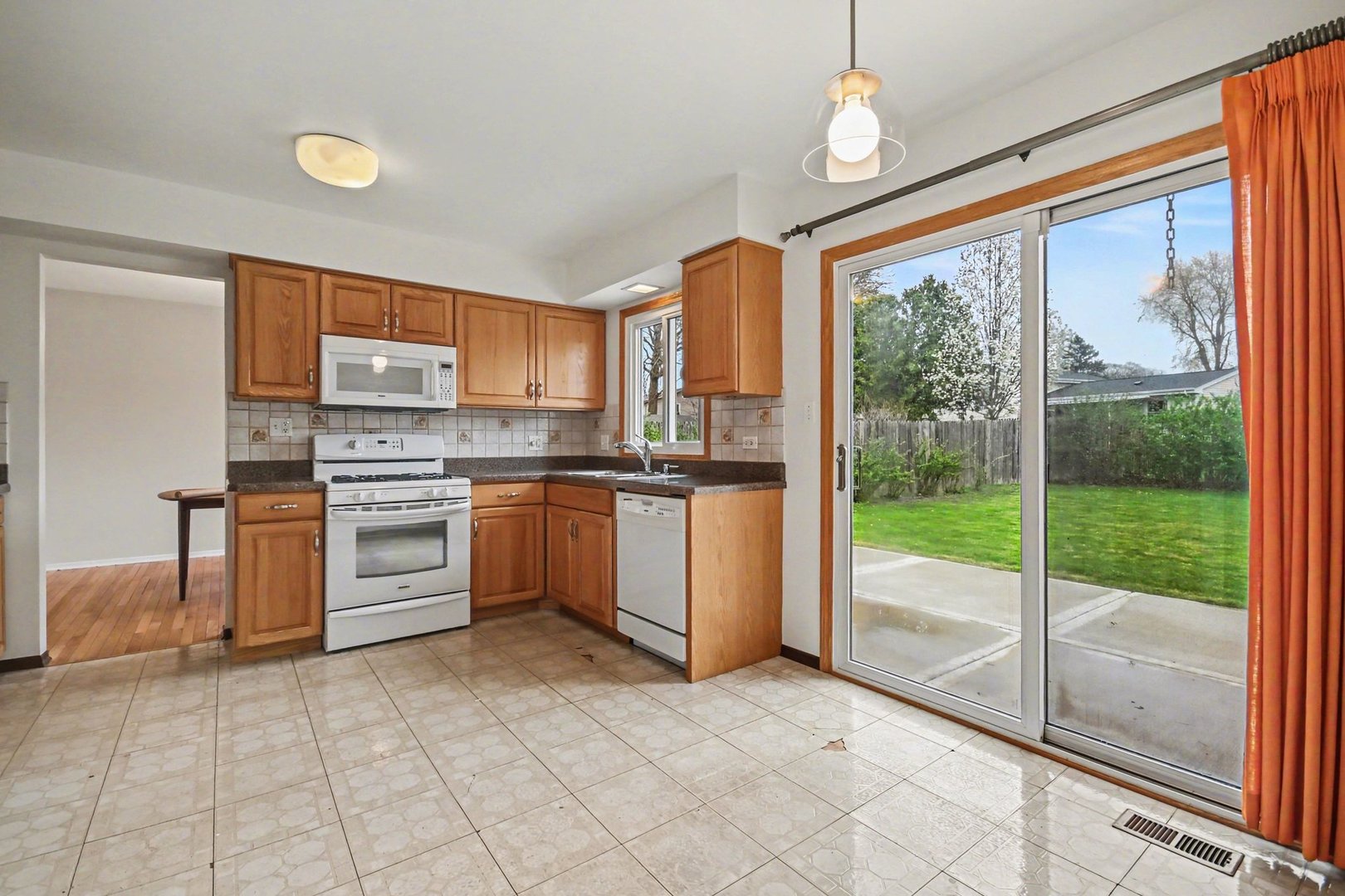 3941 Roslyn Road, Downers Grove, IL 60515