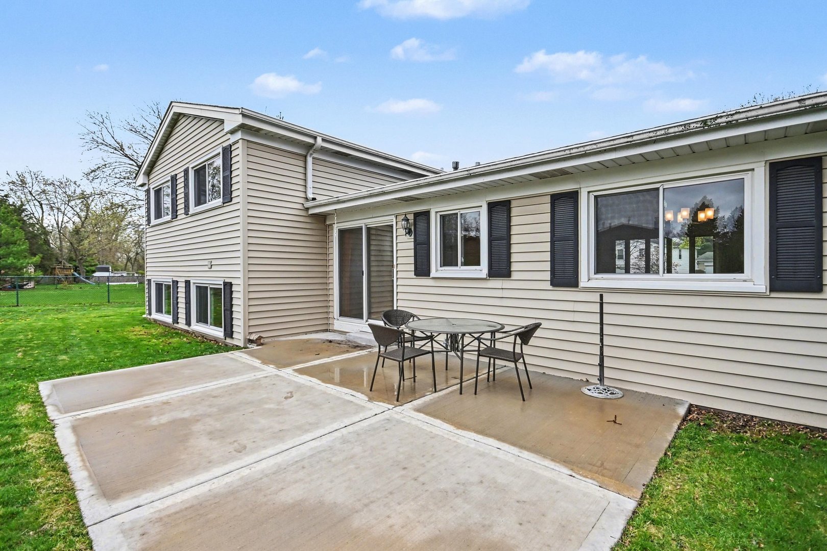 3941 Roslyn Road, Downers Grove, IL 60515