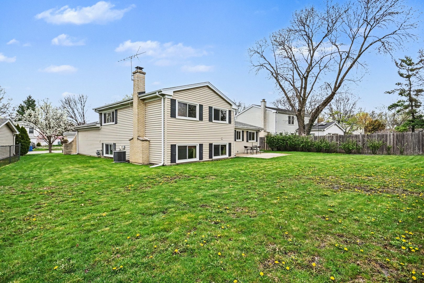 3941 Roslyn Road, Downers Grove, IL 60515