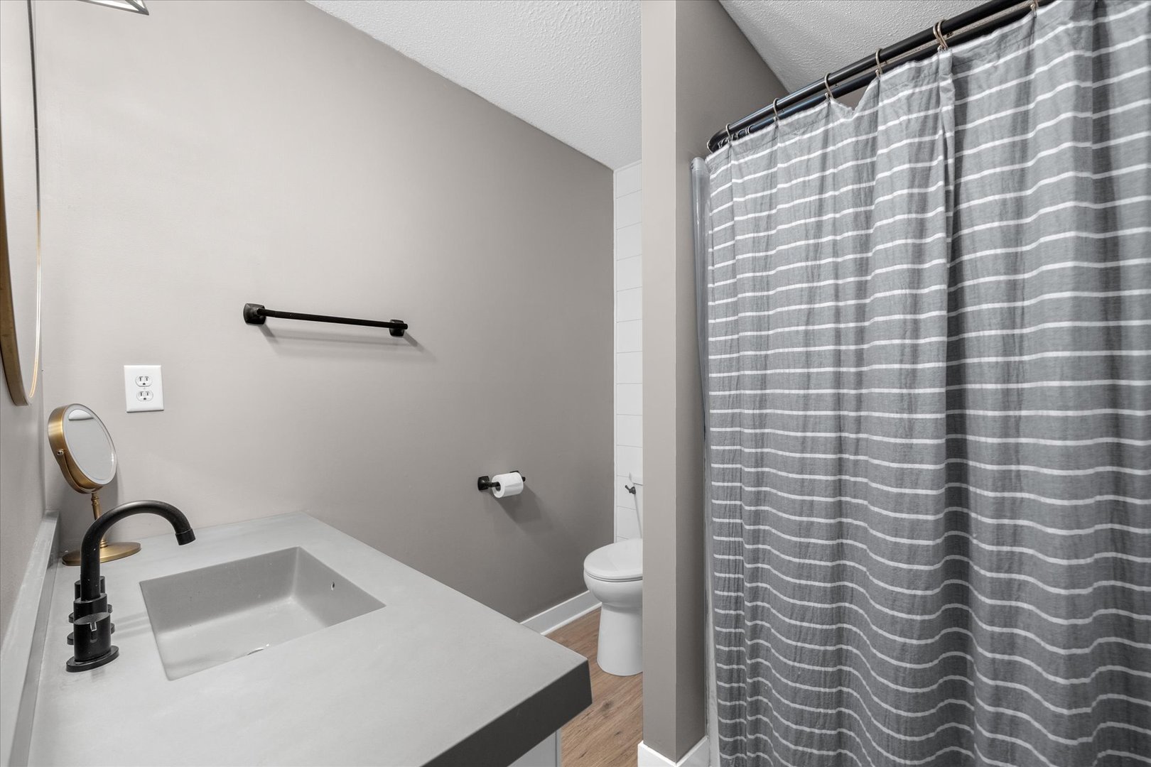 750 Forest Park Drive, Dixon, IL 61021