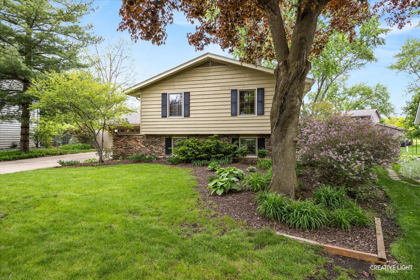 712 Westfield Drive, St. Charles, IL 60174