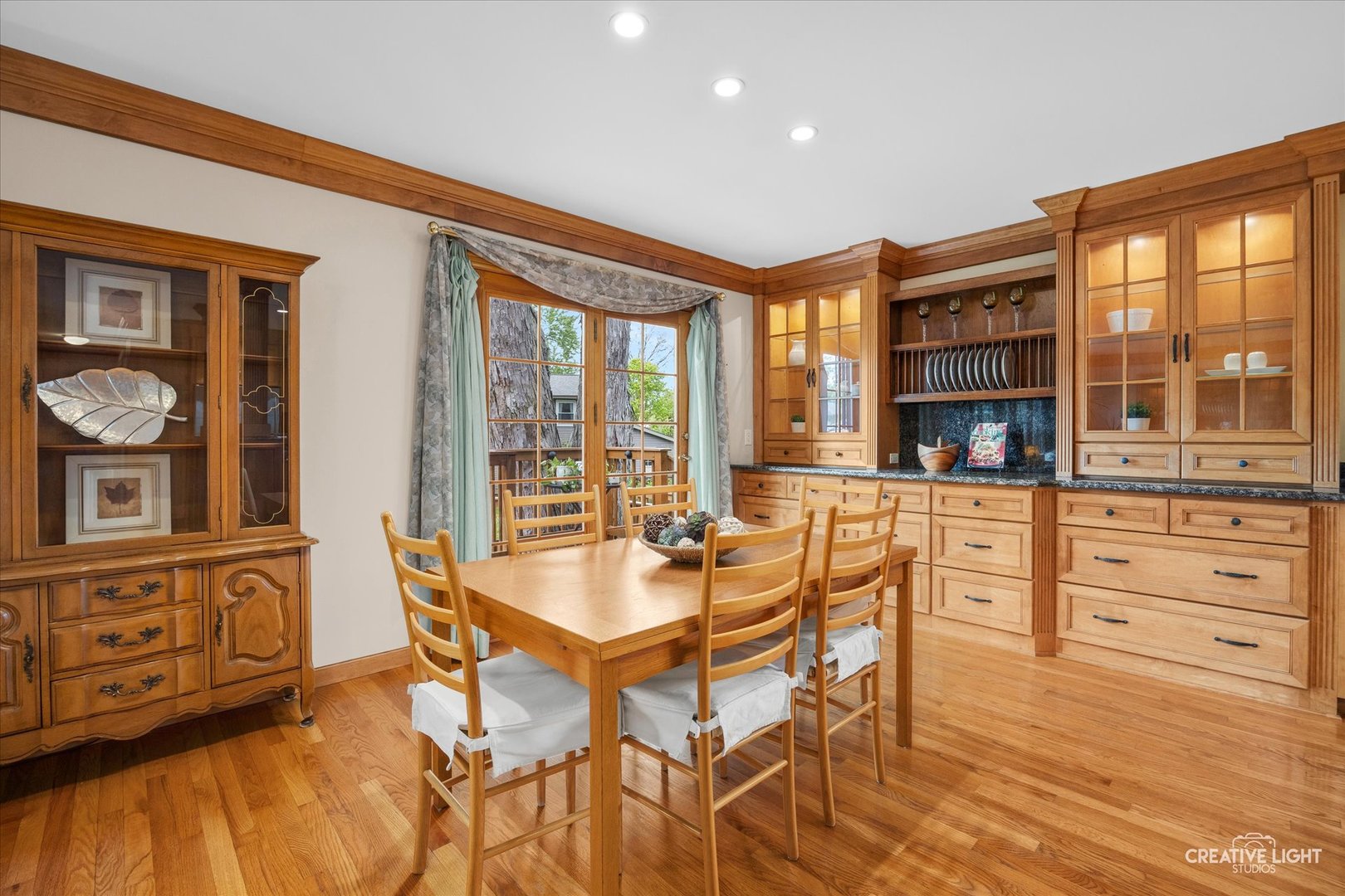 712 Westfield Drive, St. Charles, IL 60174