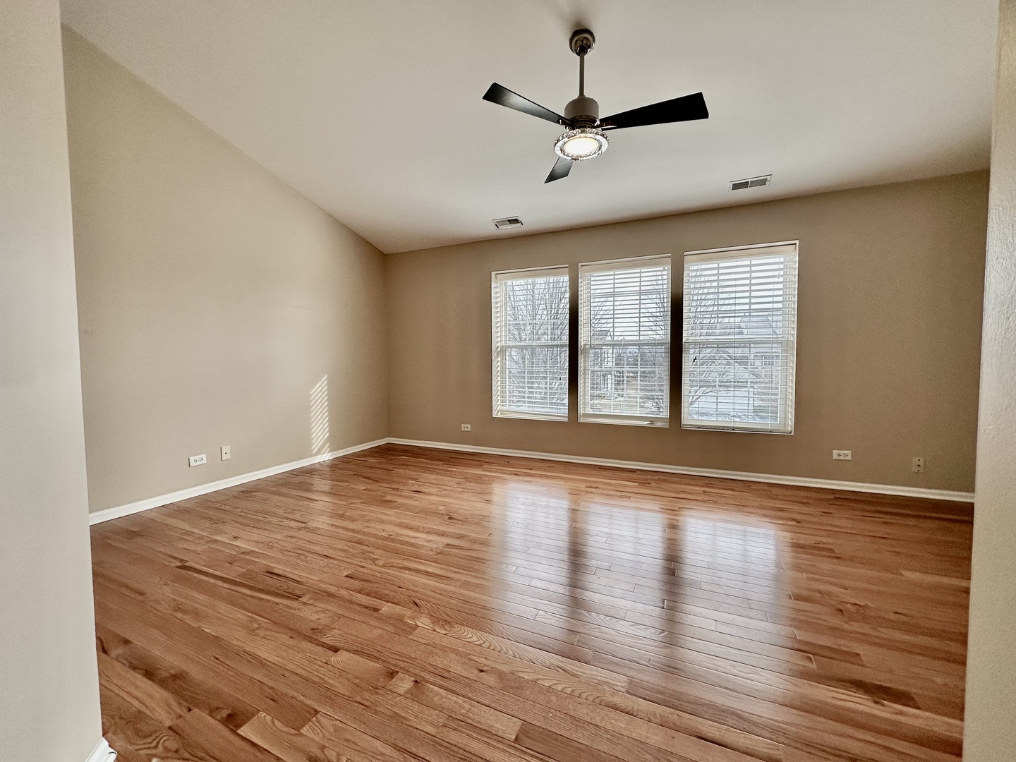 3329 Bromley Lane #3329, Aurora, IL 60502