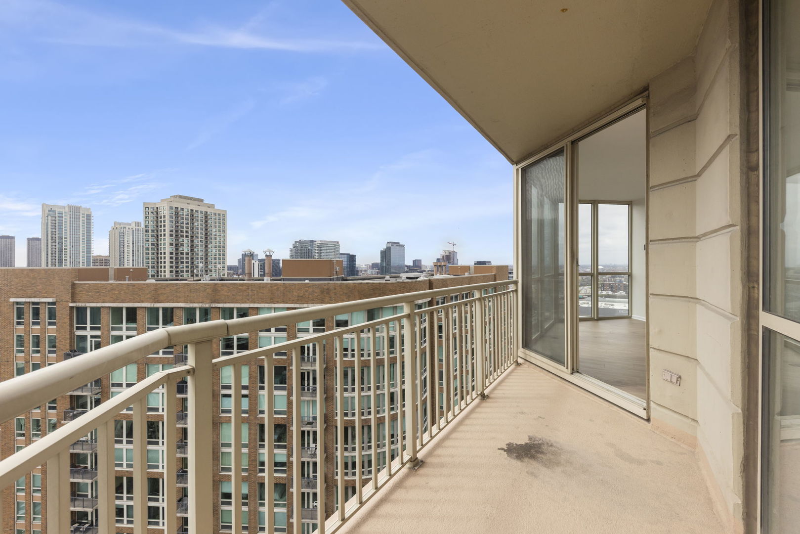 645 N Kingsbury Street #2202, Chicago, IL 60654