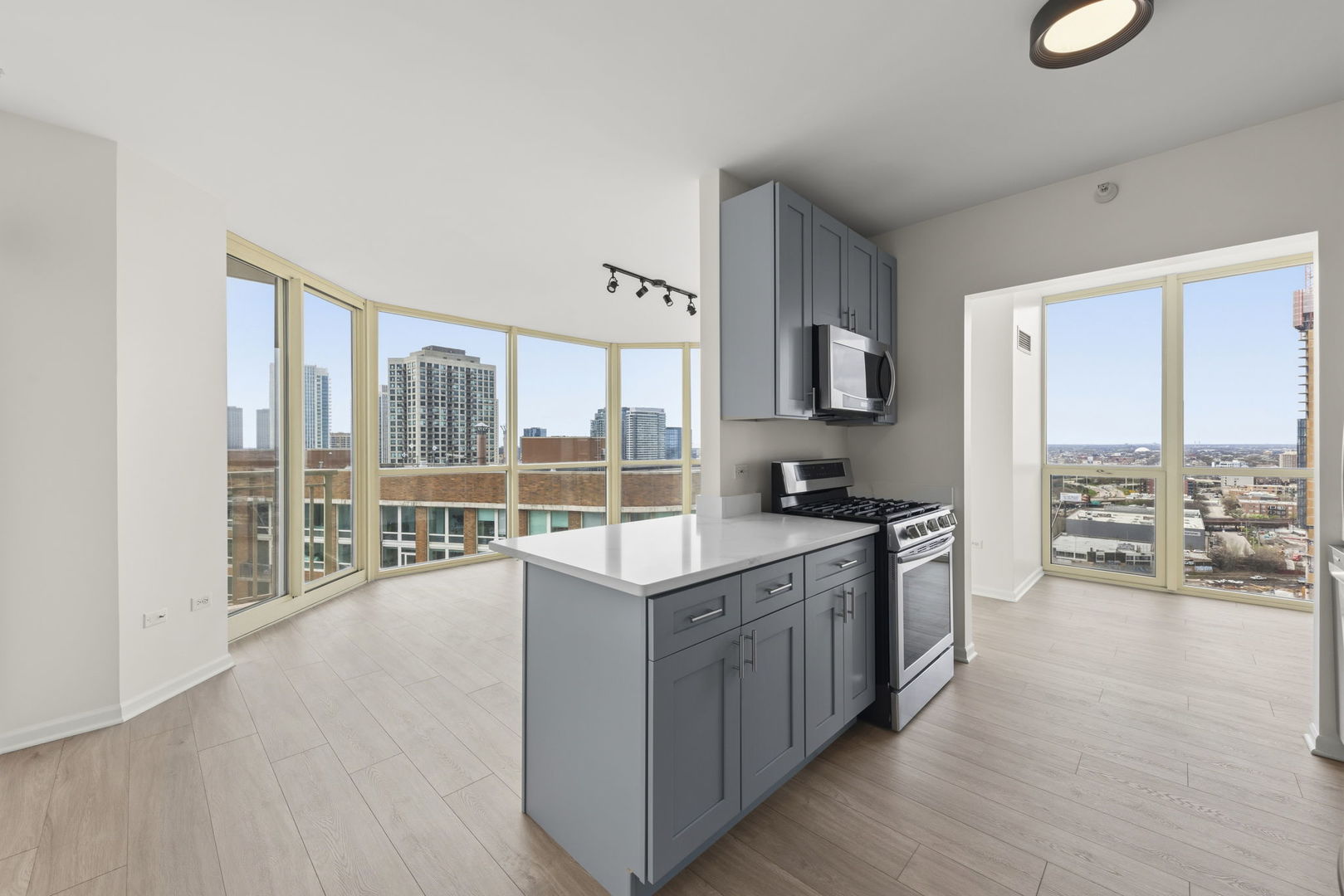 645 N Kingsbury Street #2202, Chicago, IL 60654