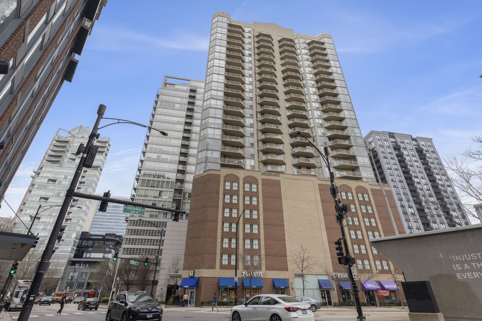 645 N Kingsbury Street #2202, Chicago, IL 60654