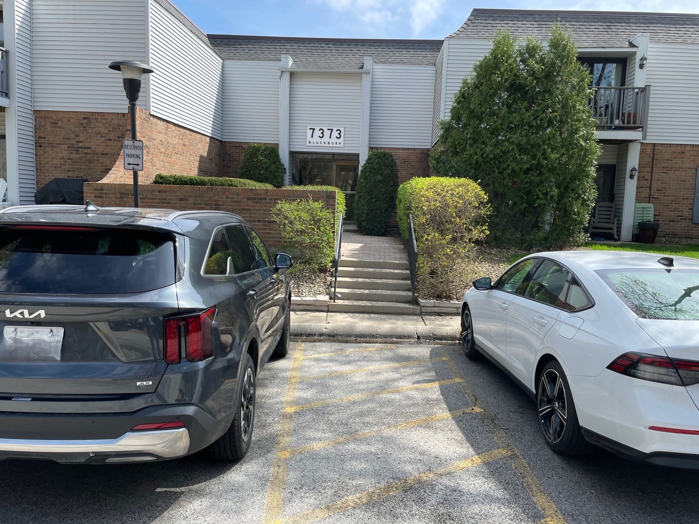 7373 Blackburn Avenue #104, Downers Grove, IL 60516