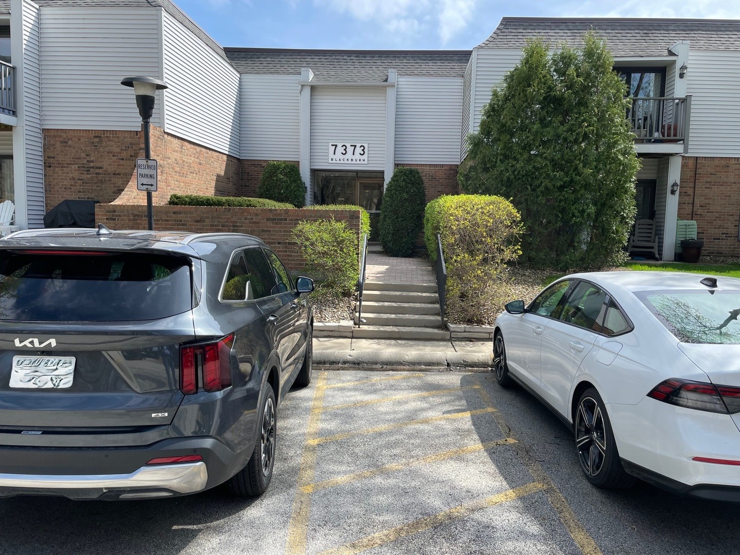 7373 Blackburn Avenue #104, Downers Grove, IL 60516