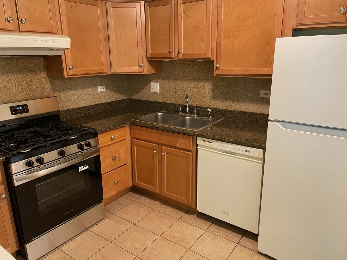 7373 Blackburn Avenue #104, Downers Grove, IL 60516