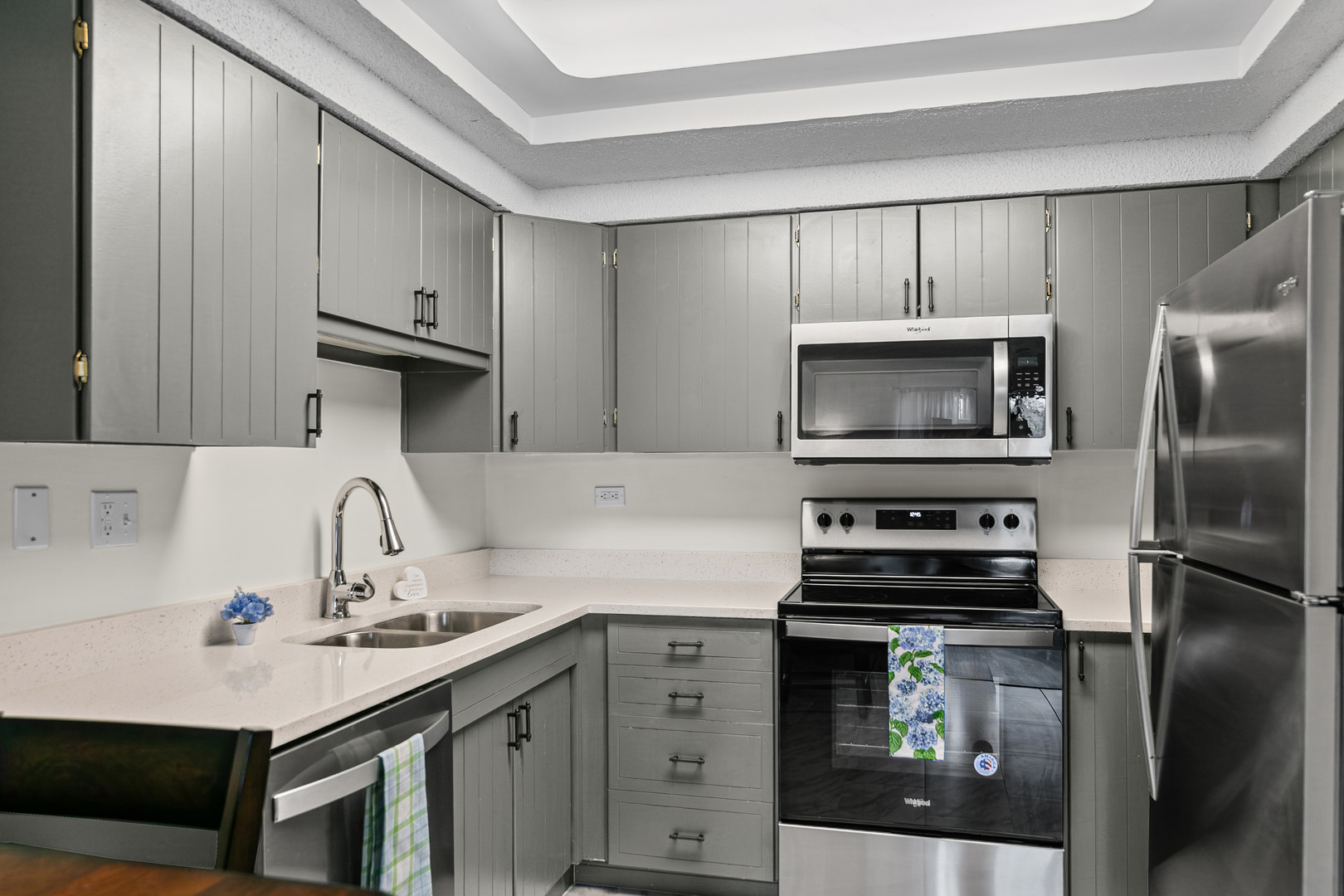 690 Chandler Road #205, Gurnee, IL 60031