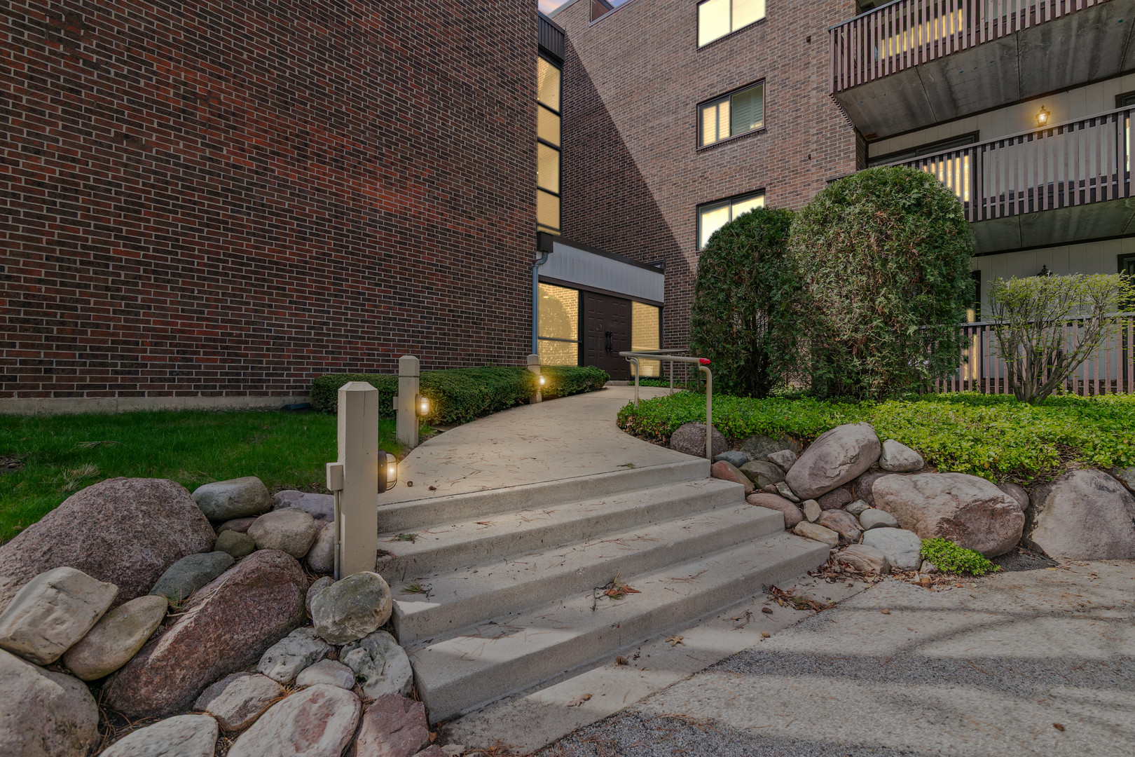 690 Chandler Road #205, Gurnee, IL 60031