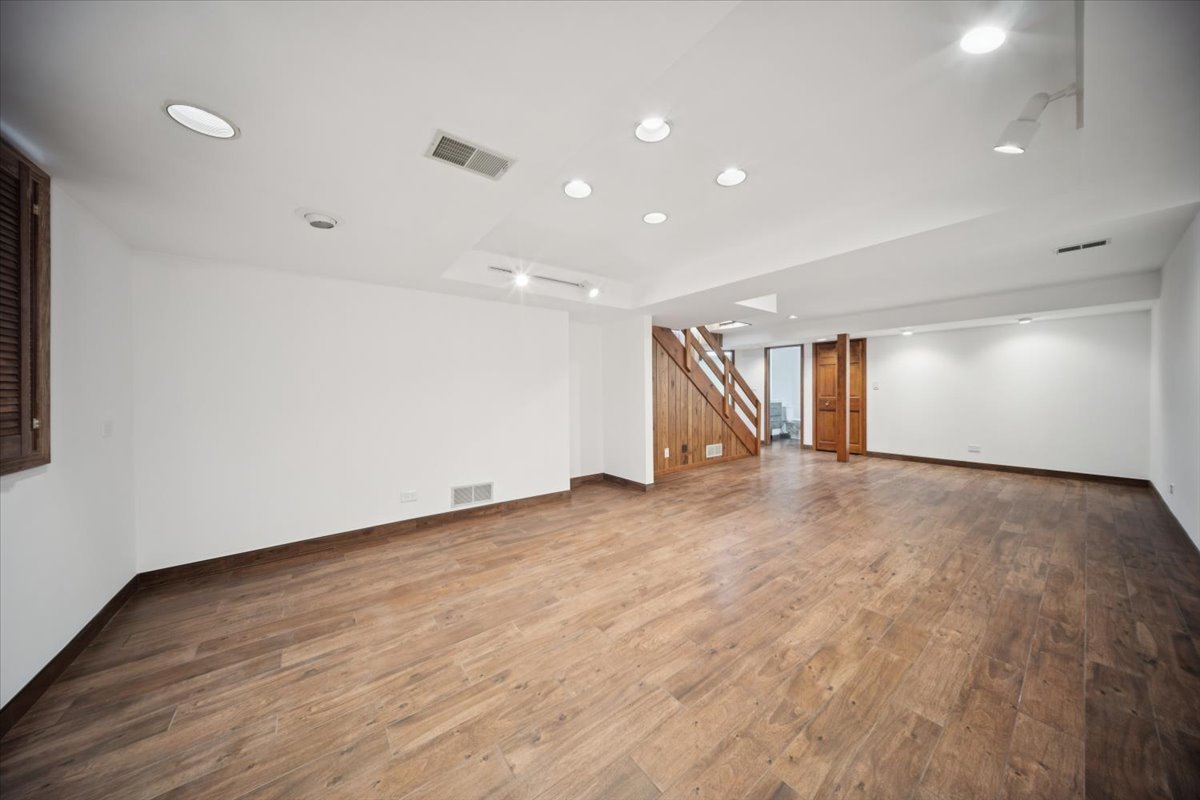 567 Cress Creek Lane, Crystal Lake, IL 60014