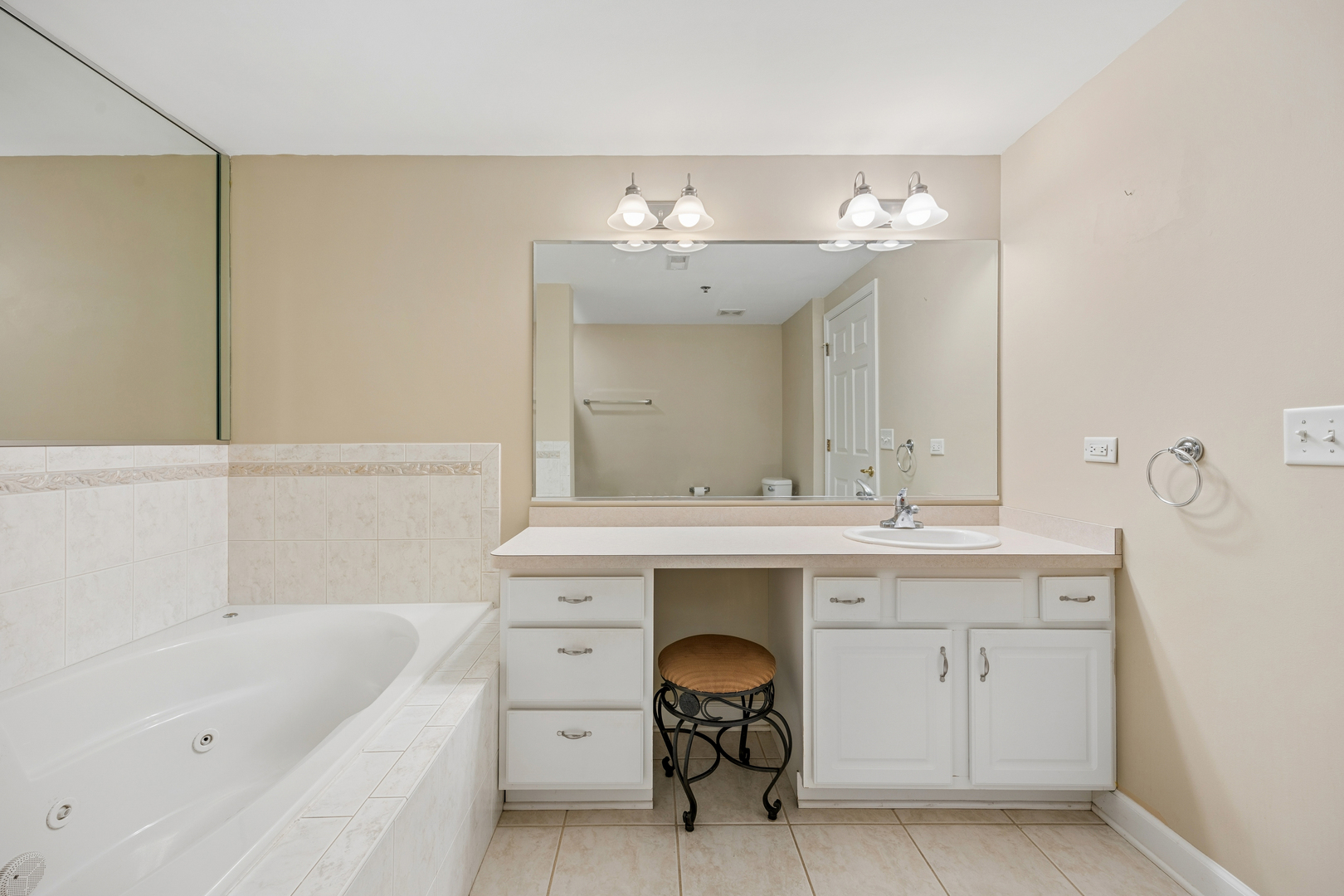 7920 Trinity Circle #2SW, Tinley Park, IL 60487