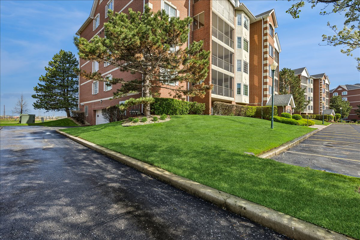 7920 Trinity Circle #2SW, Tinley Park, IL 60487