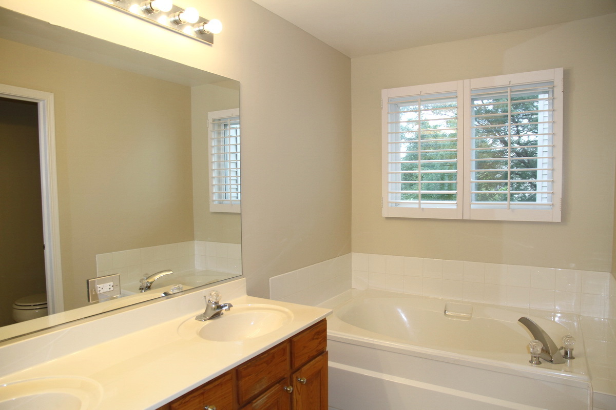 2723 Whitehall Lane, Naperville, IL 60564