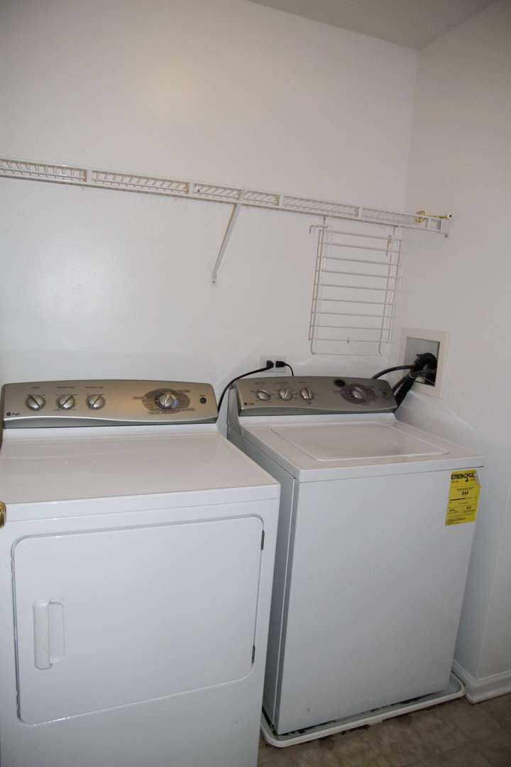 2723 Whitehall Lane, Naperville, IL 60564