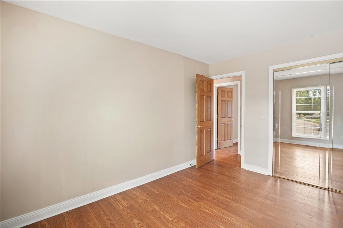 1151 W Bryn Mawr Avenue, Roselle, IL 60172