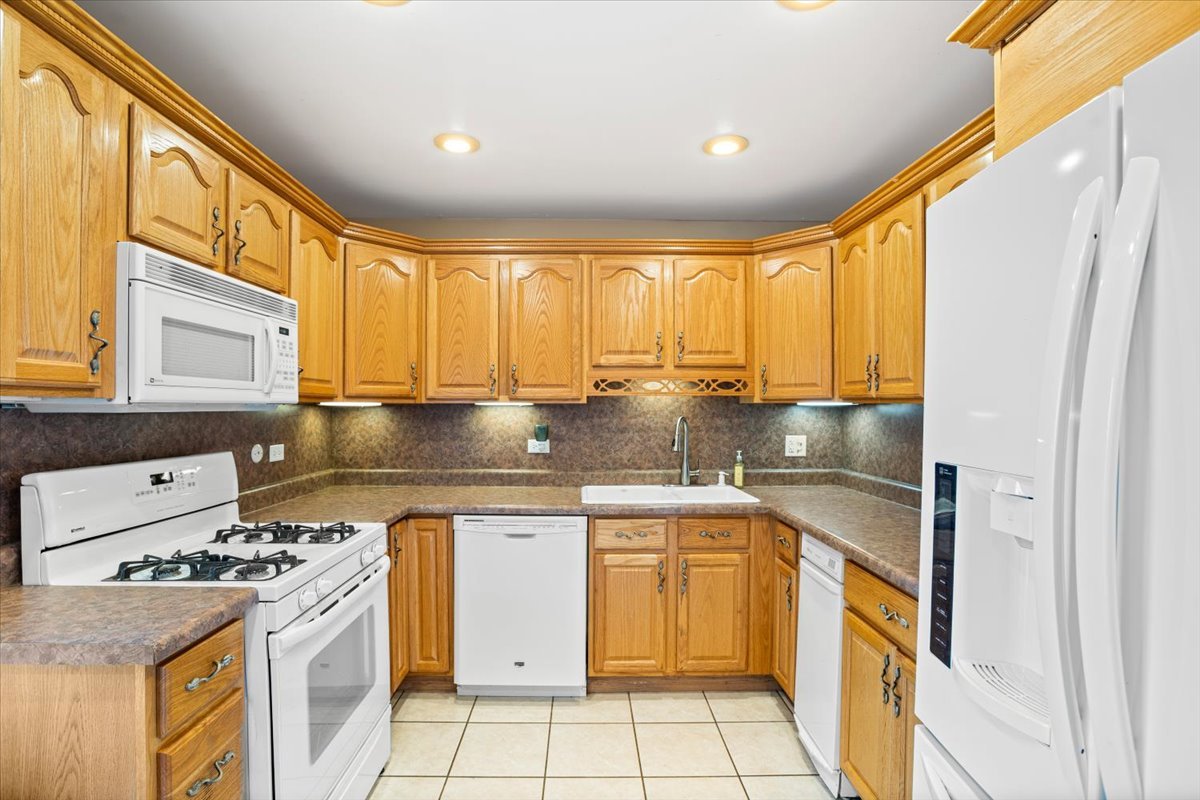 1151 W Bryn Mawr Avenue, Roselle, IL 60172