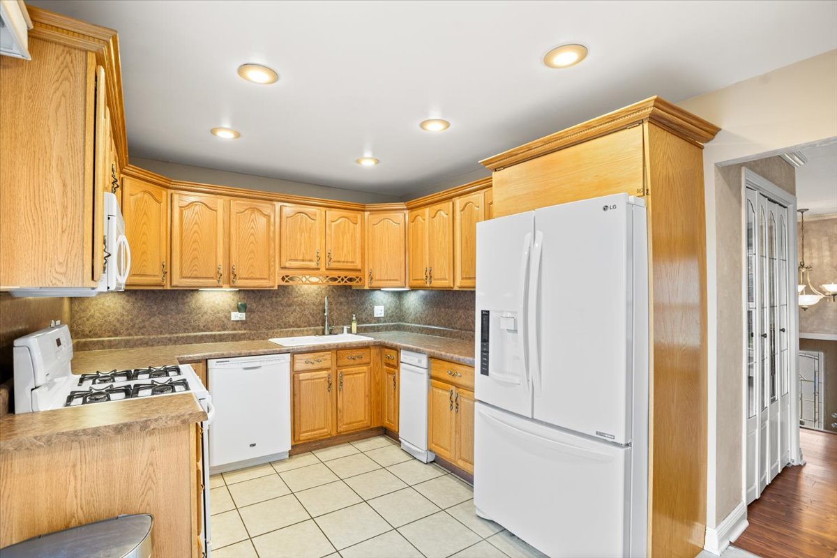 1151 W Bryn Mawr Avenue, Roselle, IL 60172