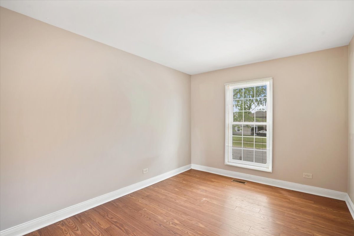 1151 W Bryn Mawr Avenue, Roselle, IL 60172