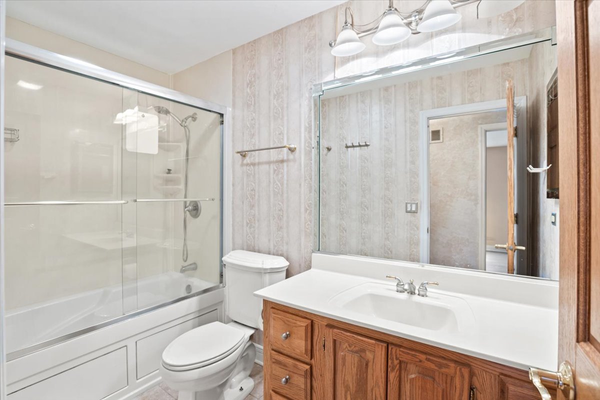 1151 W Bryn Mawr Avenue, Roselle, IL 60172