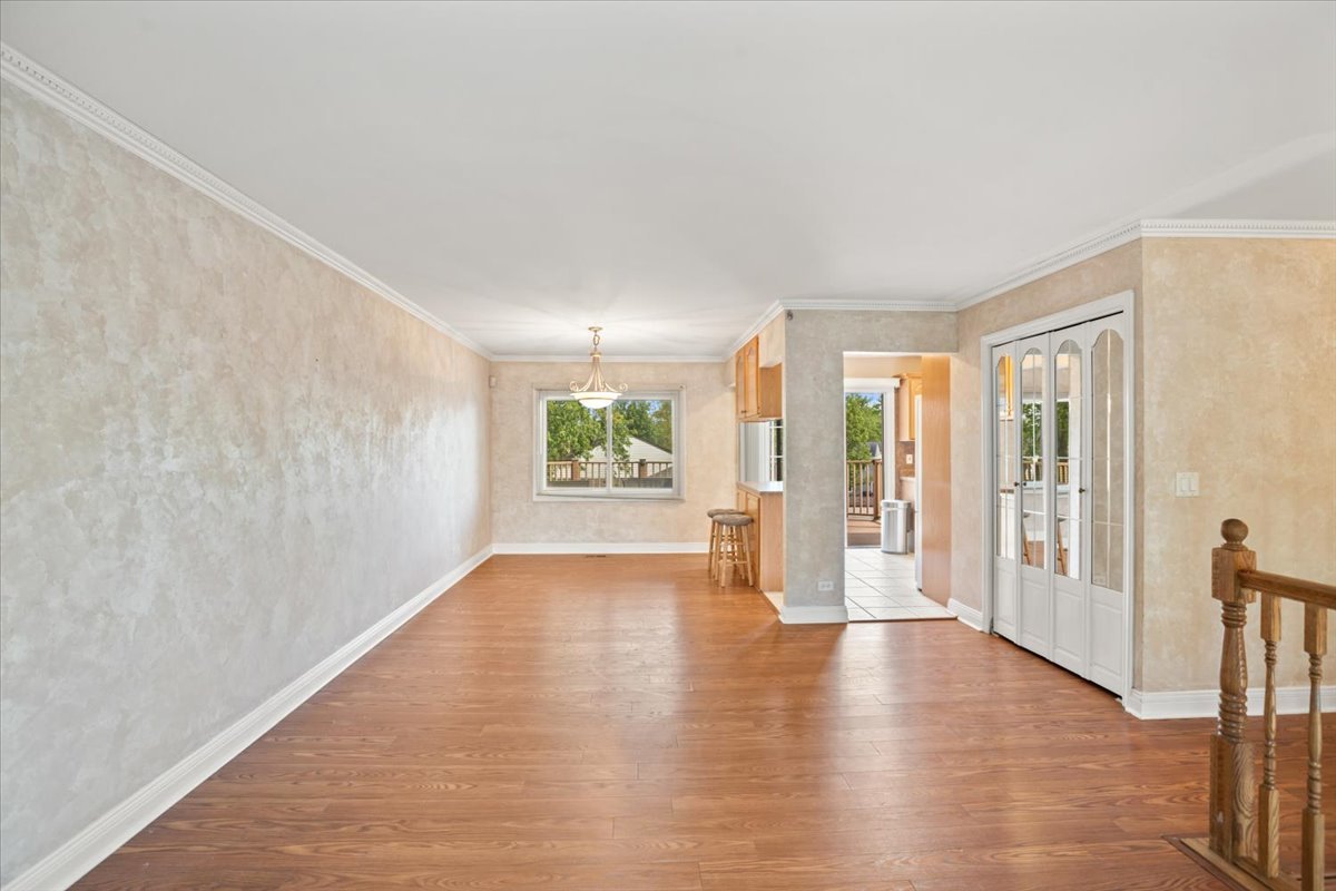 1151 W Bryn Mawr Avenue, Roselle, IL 60172