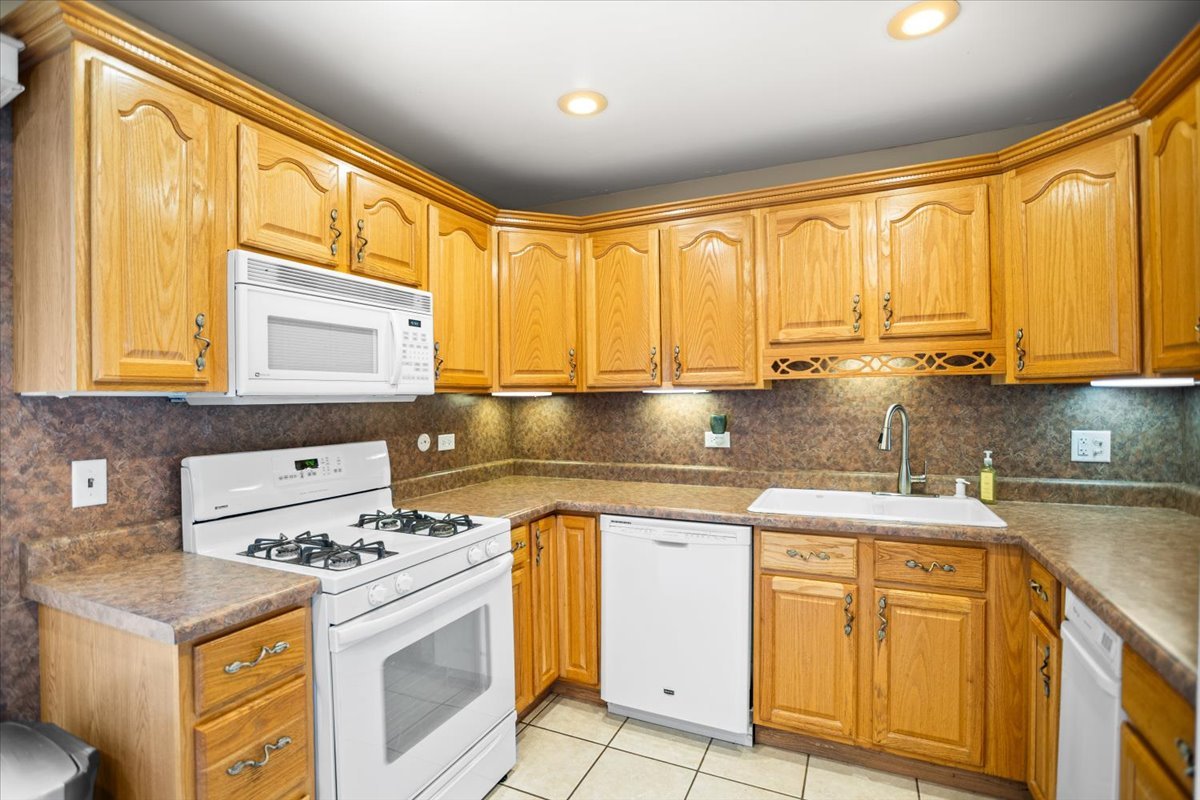 1151 W Bryn Mawr Avenue, Roselle, IL 60172