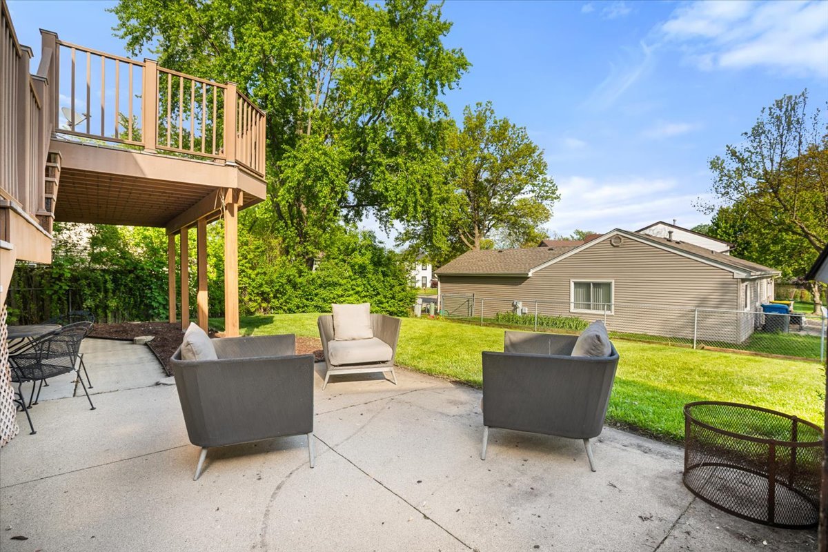 1151 W Bryn Mawr Avenue, Roselle, IL 60172